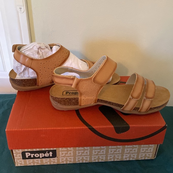 Propet sandals size 10 - Picture 2 of 4